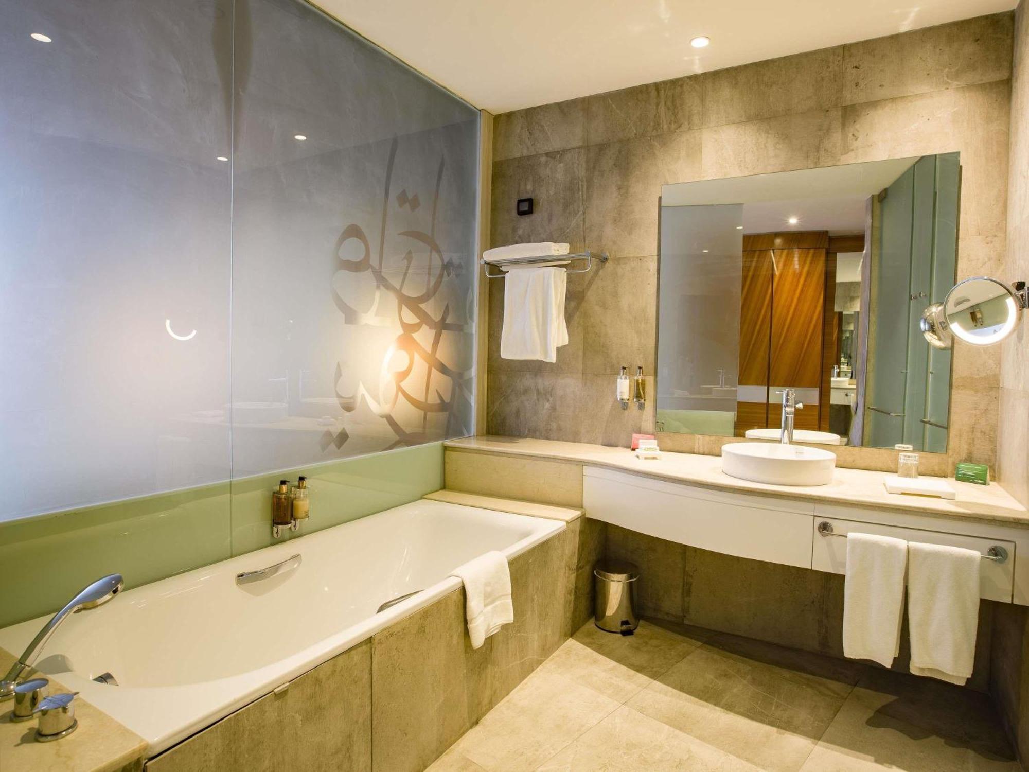 Deluxe King Room Lake View